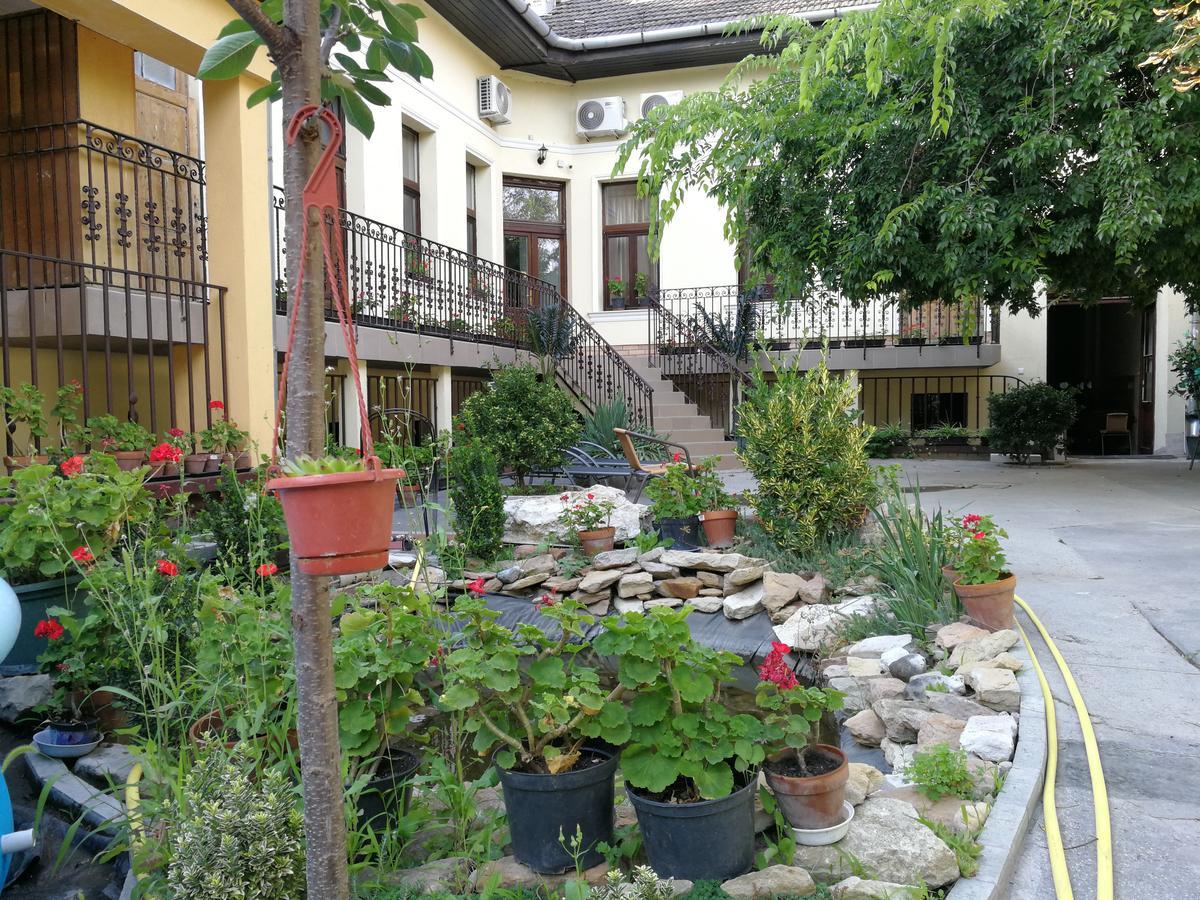 Budapest Garden Hotel Budapeste Exterior foto