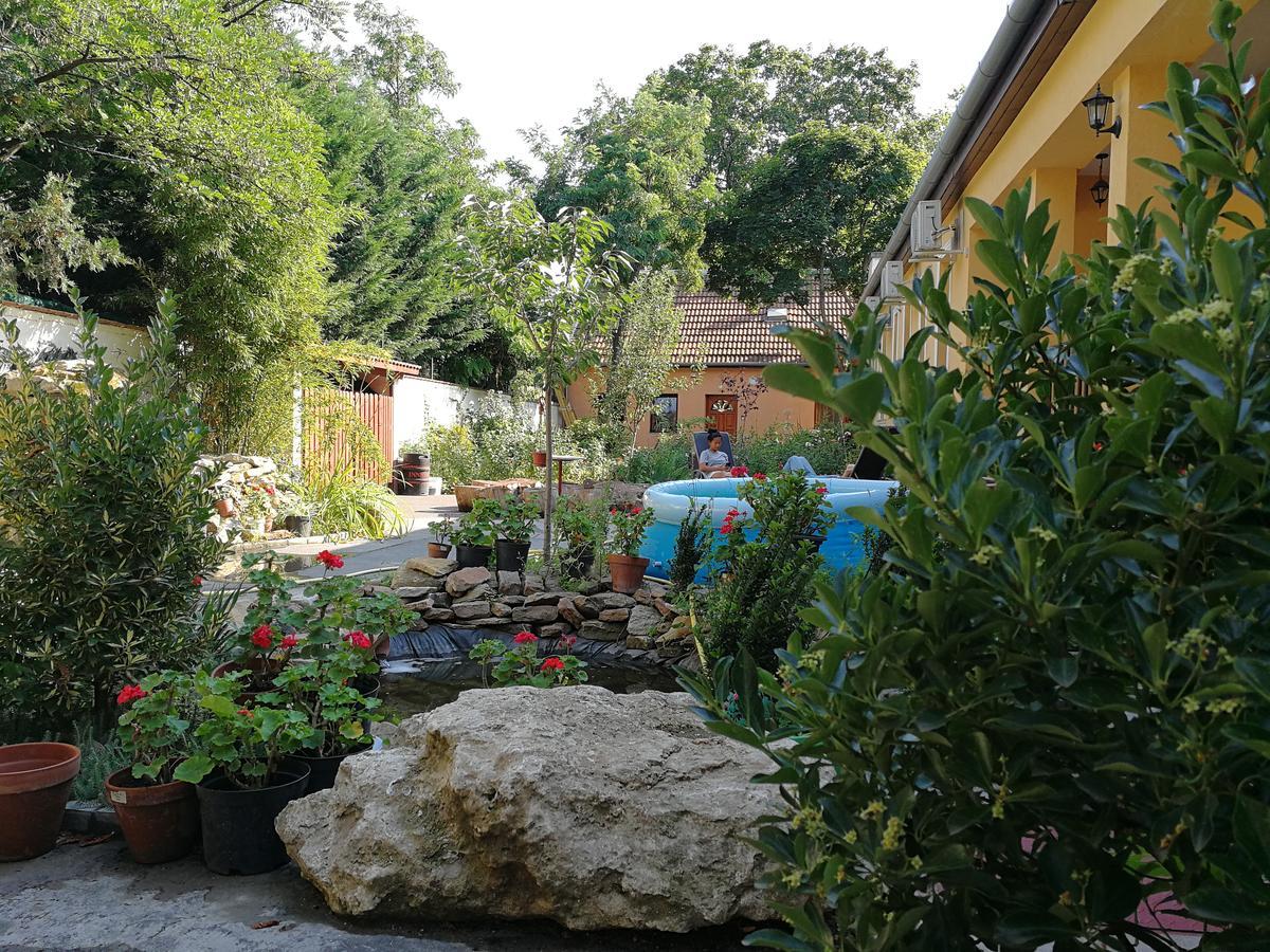 Budapest Garden Hotel Budapeste Exterior foto