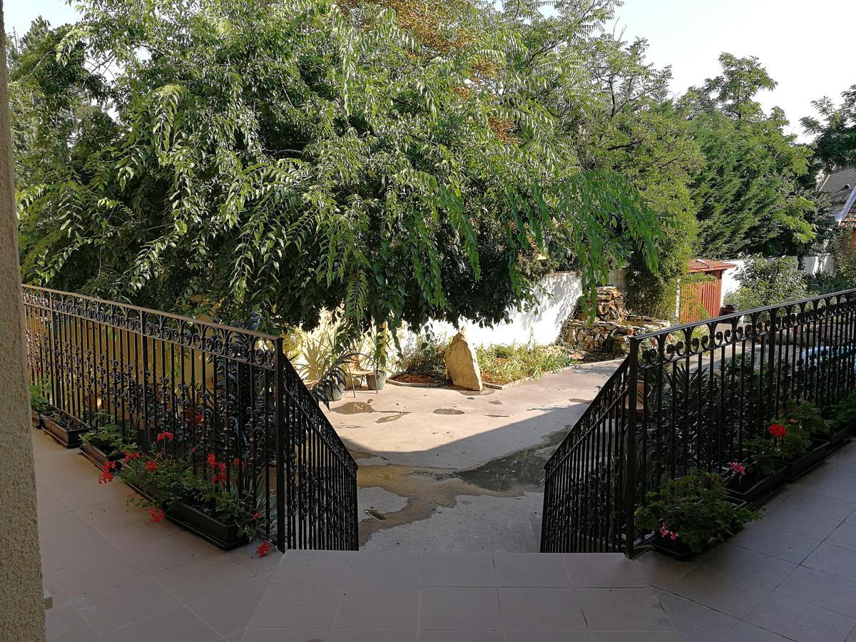 Budapest Garden Hotel Budapeste Exterior foto