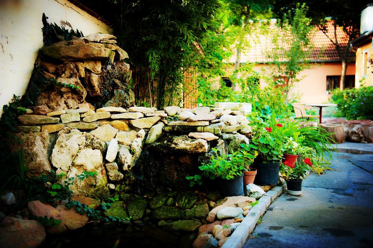 Budapest Garden Hotel Budapeste Exterior foto